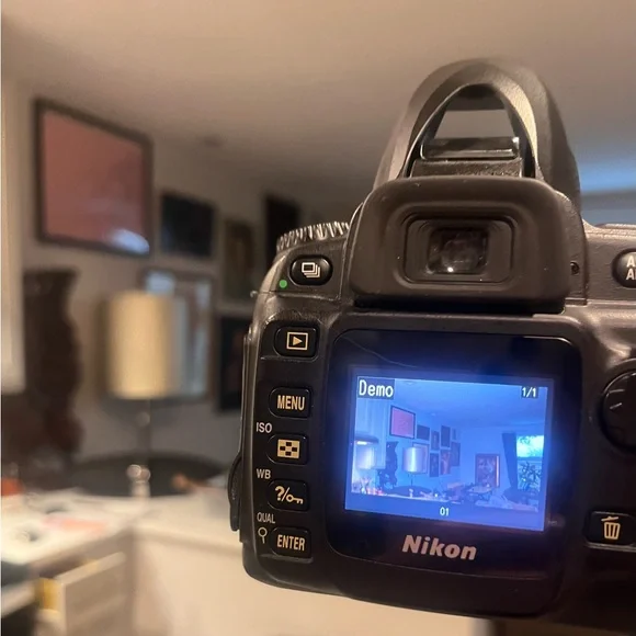 Nikon D50 digital Camera video w/Manual, Charger, A/V Cable, SD Card/Reader